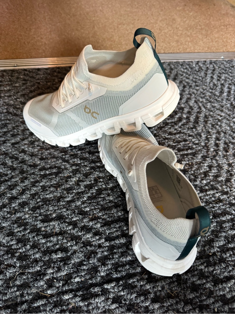 On Cloud- Cloud 6 Versa 6.5 Ice | Spirulina